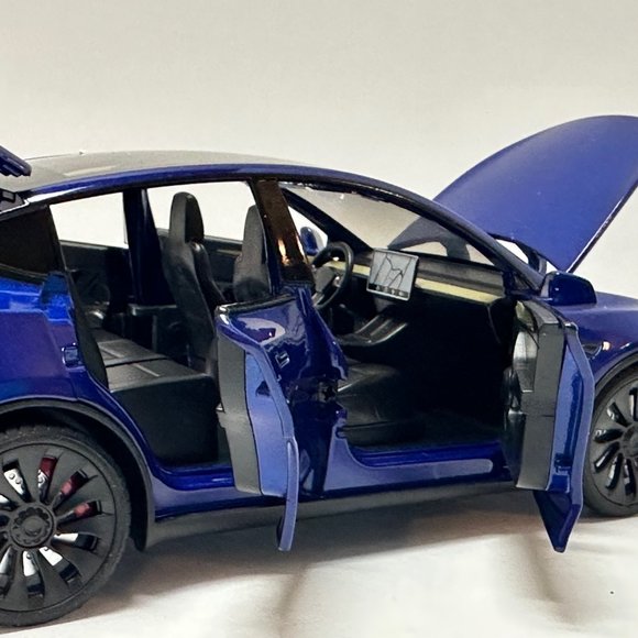 1:24 Tesla Model Y Diecast With Headlight & Taillight LED Blue - Picture 6 of 8